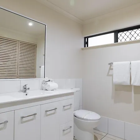 Southern Cross Atrium Apartments Cairns Room photo
