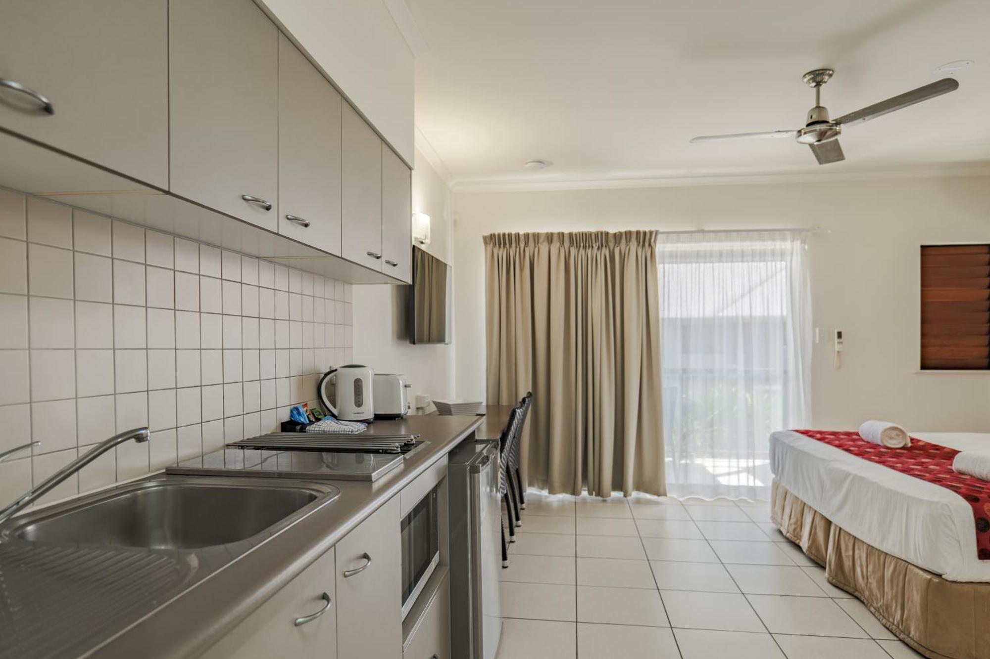 Aparthotel Southern Cross Atrium 4*